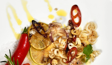 Roasted calamari curls seasoned with lime and chili pepper 1