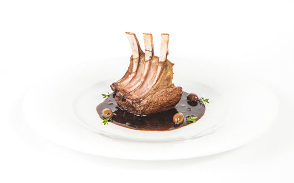 Oven-grilled lamb chops with Olitalia “5 Grappoli” balsamic vinegar and Taggiasca olives 1