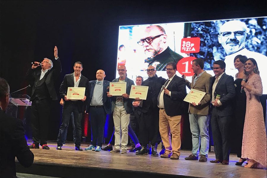Olitalia awards the best pizza chef, the best fried food and the best pizzeria in Japan during the award cerimony of 50TopPizza in Naples 2