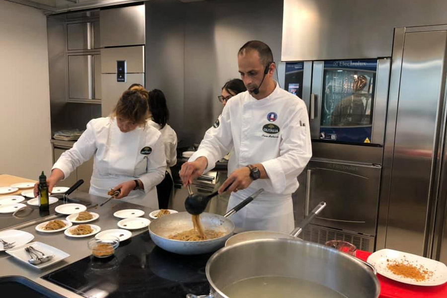Promotion of gastronomic Italy during an educational day at Olitalia 2