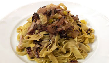 Tagliatelle with radicchio and prosciutto and I Dedicati Special Extra Virgin Olive Oil for Pasta Olitalia 1