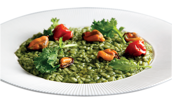 Risotto mantecato al pesto di cime di rapa e Olio Extra Vergine d’Oliva Terra di Bari D.O.P. con cozze e pomodorini confit 1