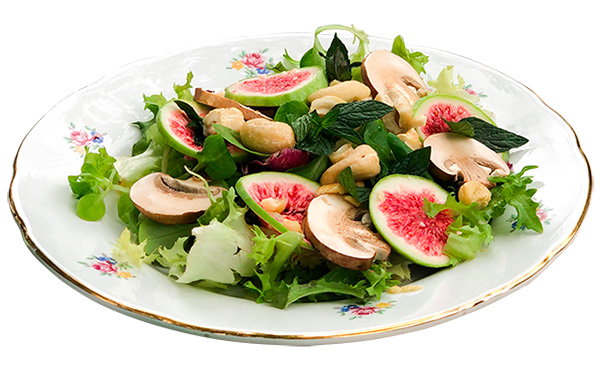 Mesclun with figs, mushrooms, cashews and mint 1